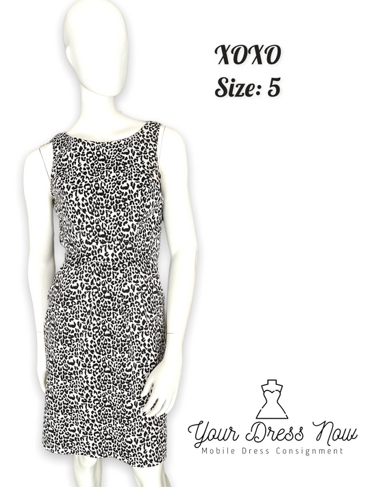 XOXO Black and White Classic Dress with Pockets, Size 5